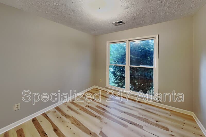 Conyers House: 2112 Fairway Ct SE