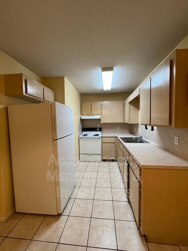 Edinburg Condo: 1201 W. Carmen