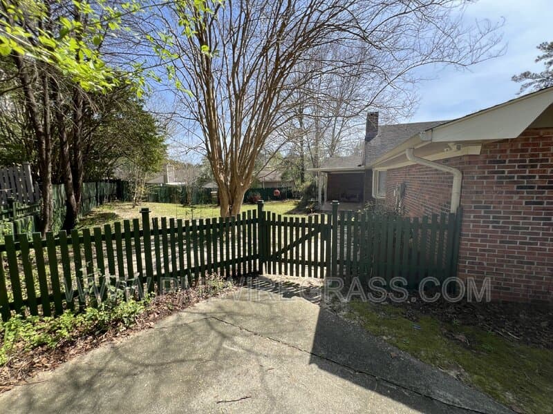 Ozark House: 180 Kings Ct