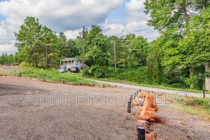Greenville House: 267 W Pine Lake Cir