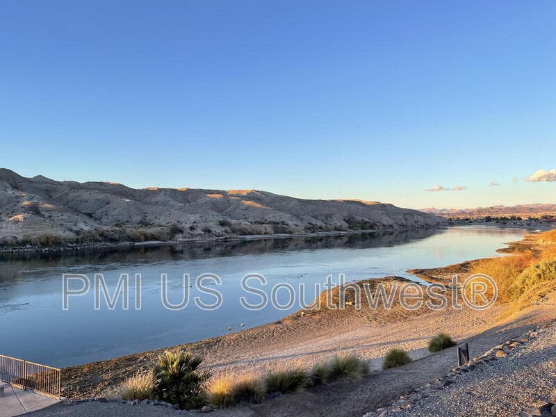 Bullhead City Condo: 1611 Highway 95