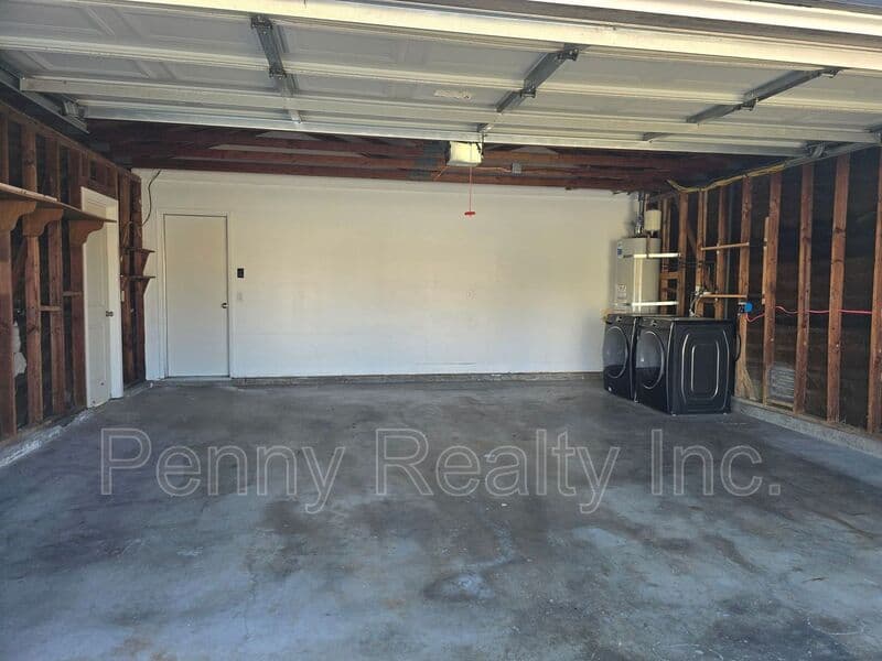San Diego House: 6046 Reo Pl