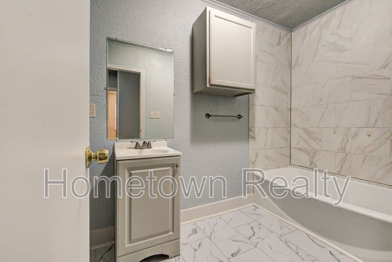 Oklahoma City House: 2114 N Bath Avenue