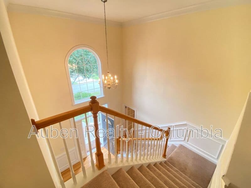 Lexington House: 105 Ridge Top Rd