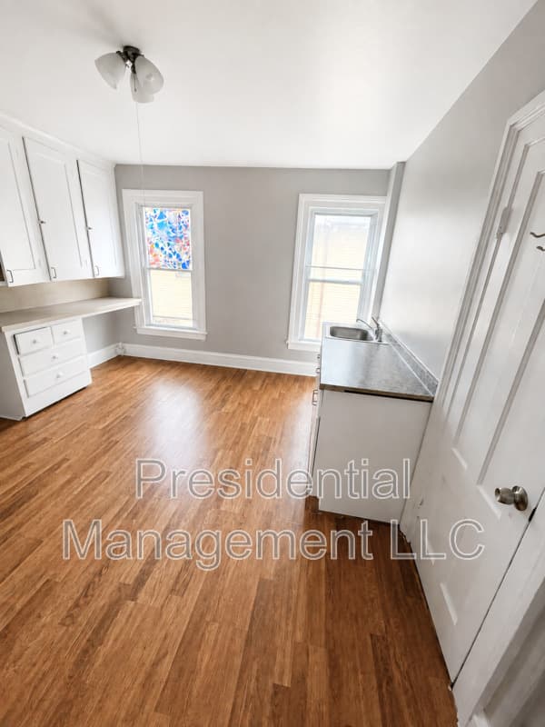 Waterbury Condo: 74 Holmes Ave