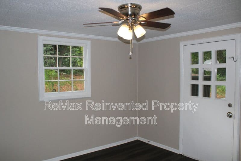 Aiken House: 3328 Vaucluse Rd.
