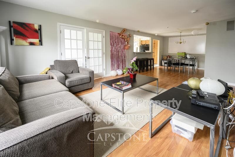 Newark Condo: 38 Marrow St - Standard Hallway