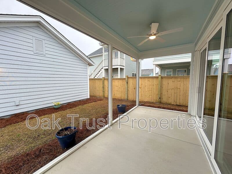 Summerville House: 651 Blueway Avenue