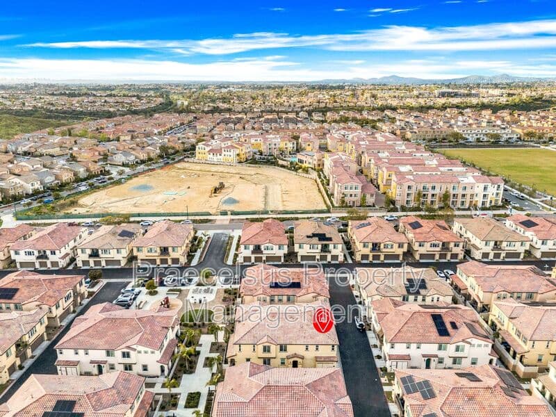 Chula Vista Townhome: 1710 Signature Pl