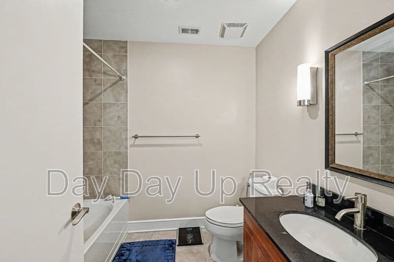 Atlanta House: 222 12th Street NE