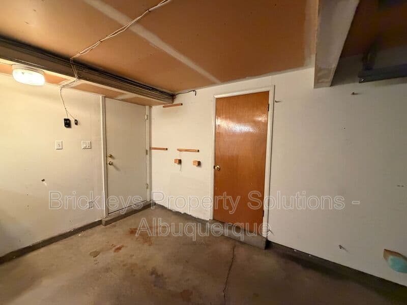 Albuquerque House: 7121 Edwina Ave NE
