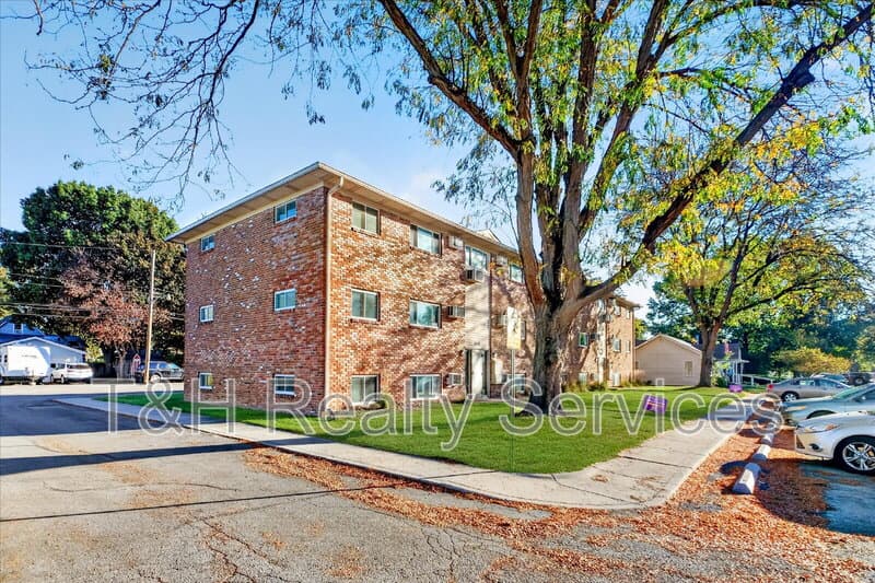 Noblesville Condo: 1142 Evans Avenue