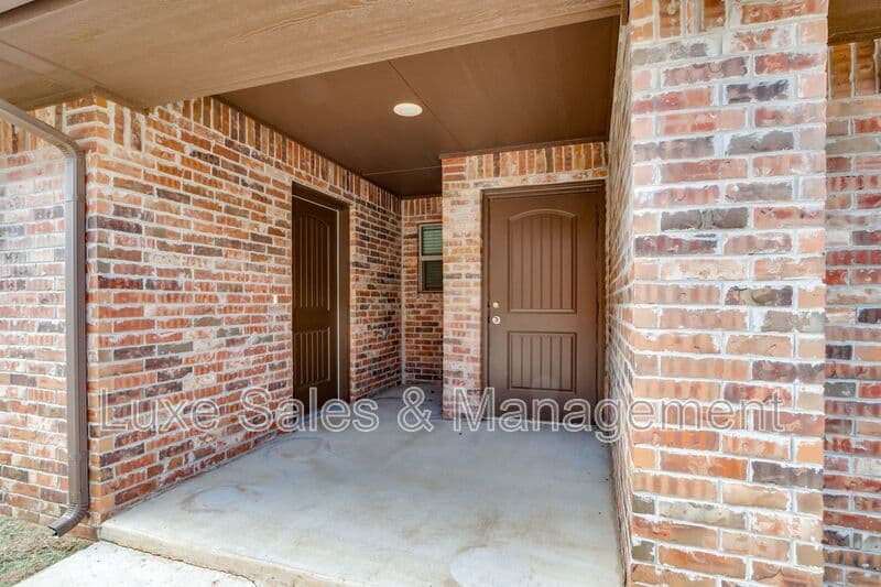 Edmond House: 437 Chalk Hill Ct