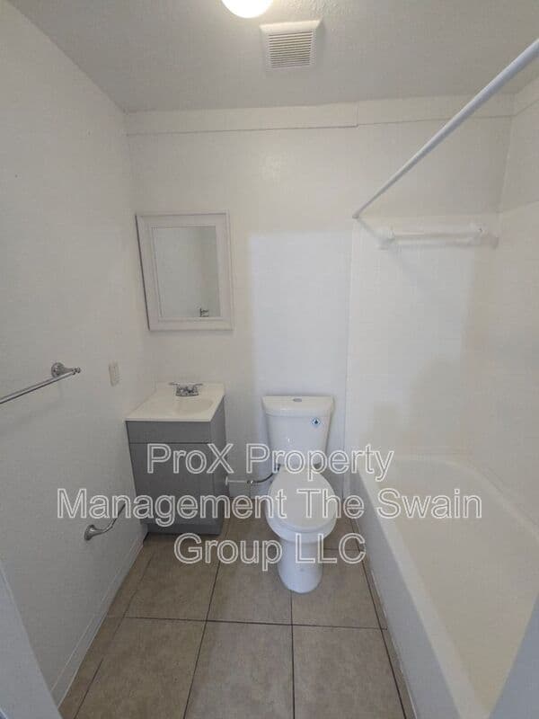 Dundee Condo: 218 Florida Ave
