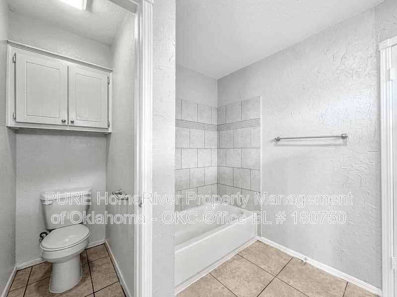 Midwest City House: 9709 Grissom Dr