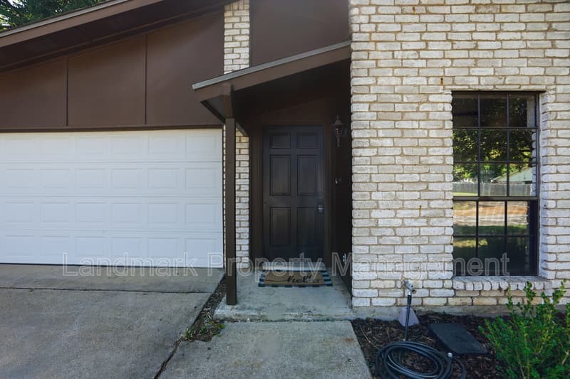 Arlington House: 2711 Treeview Drive