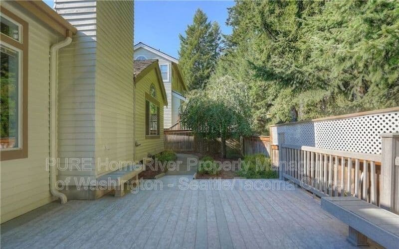 University Place House: 6109 83rd Ave W