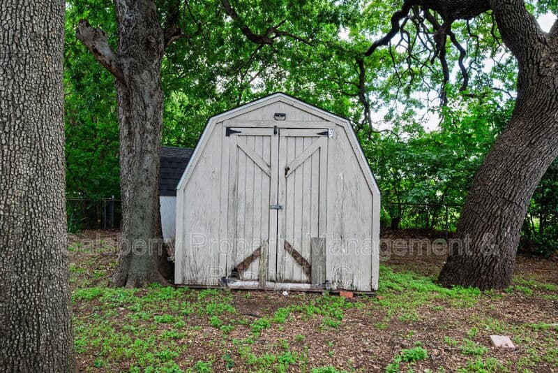 Weatherford House: 107 Windsor Court