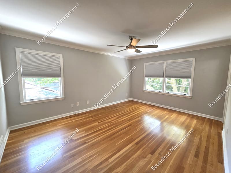 Decatur House: 2233 Leafmore Dr