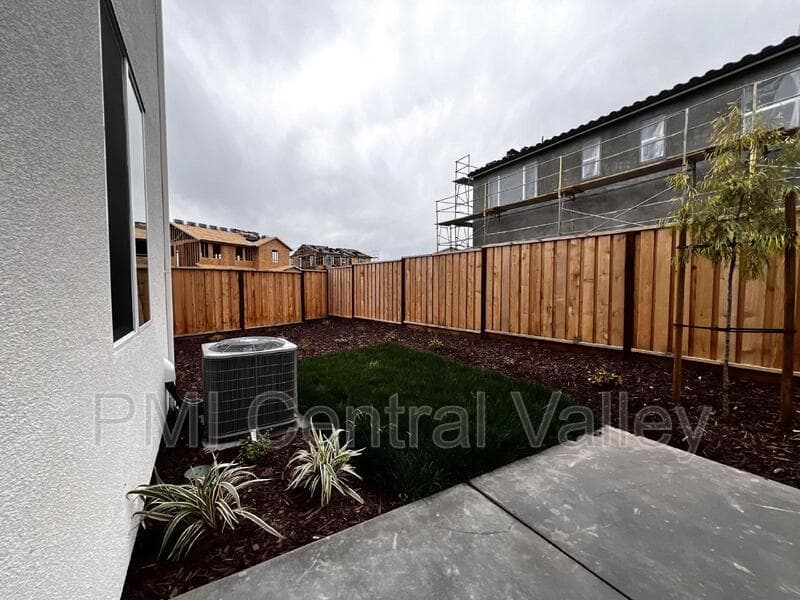 Manteca House: 3275 Hayduke Street