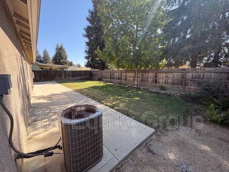 Visalia House: 2967 West Jerome Ave