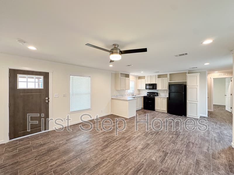 Greenville House: 237 Noriker Dr