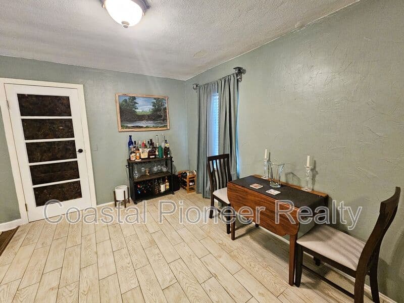 Tampa House: 7301 N 13th St