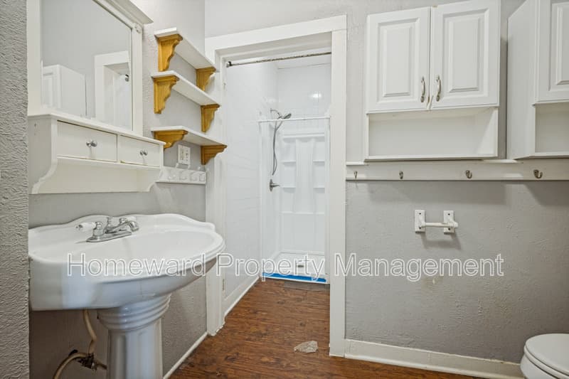 Denton Condo: 904 West Hickory Street - B