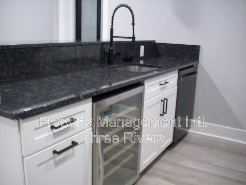 Braddock Condo: 122 Pattison Avenue