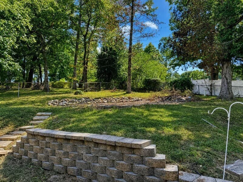 Hixson House: 1606 Lisa Lynn Dr