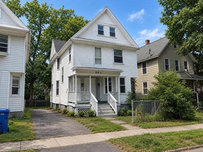 Rochester House: 241 Saratoga Ave