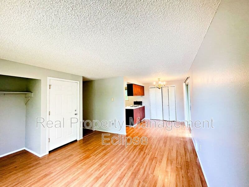 Everett Condo: 6130 W. Beech St