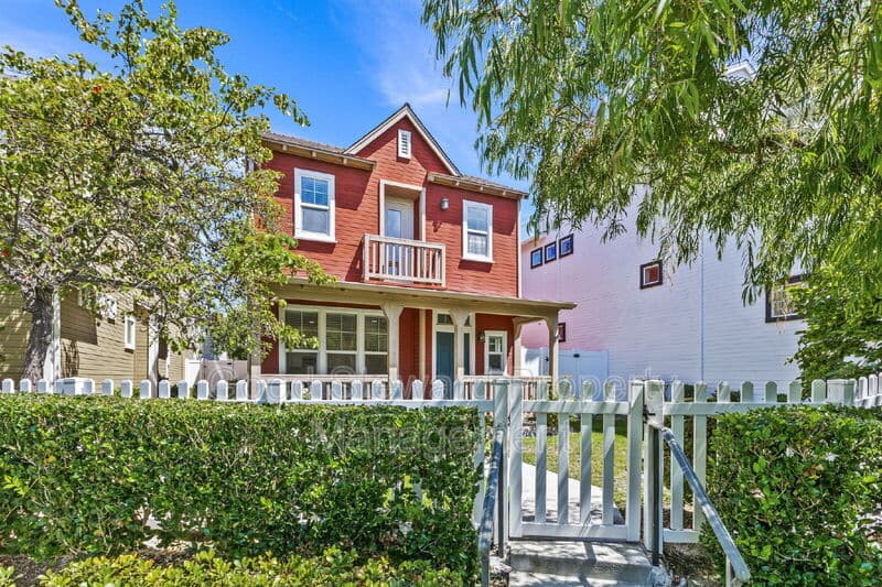 Ladera Ranch House: 6 Lindenwood Farm