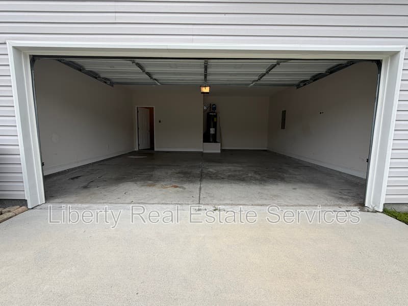 Hinesville House: 224 Whipple Ave