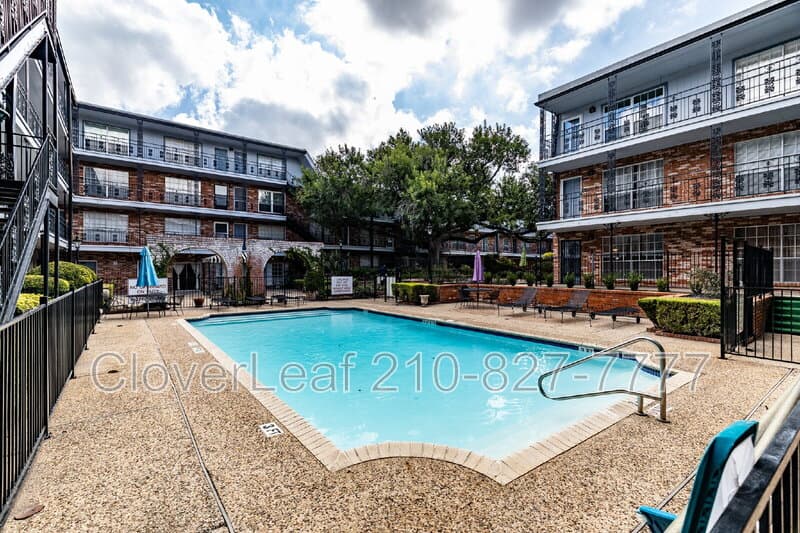 San Antonio Condo: 8401 N New Braunfels Ave