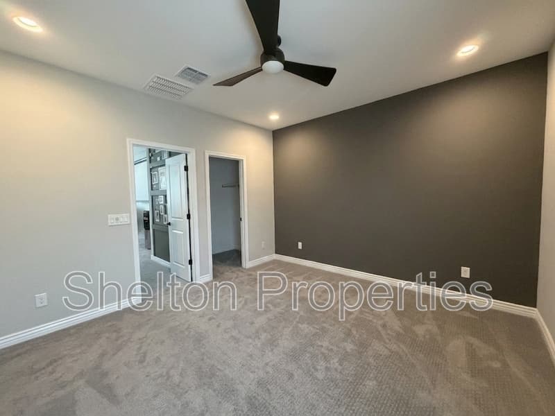 Glendale House: 5217 N 79th Dr