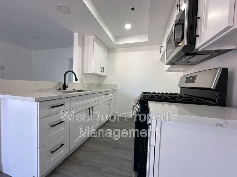 Santa Ana Condo: 810 S Flower St.