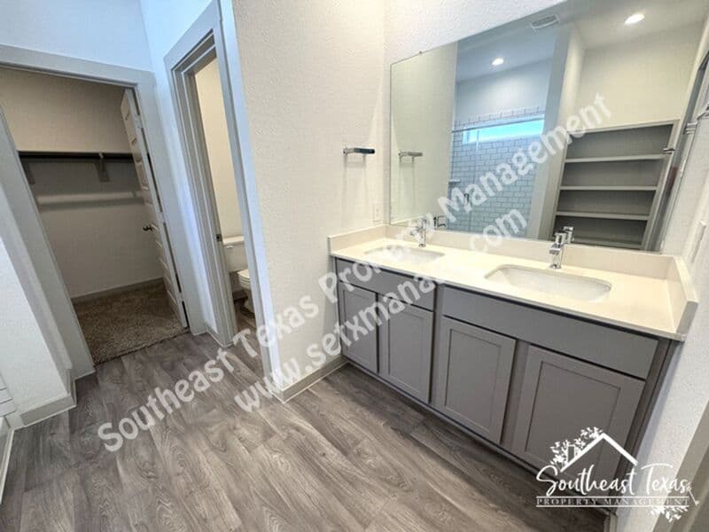 Anahuac House: 111 Lakeway Circle