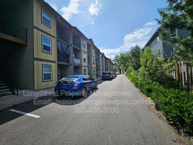 Portland Apartment: 300 SE 148th Ave