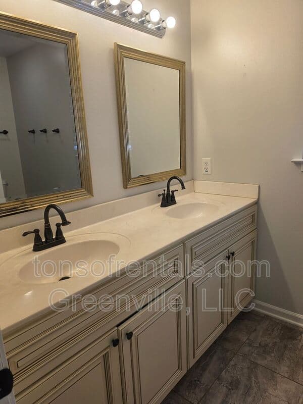 Greenville House: 100 Tanacross Way
