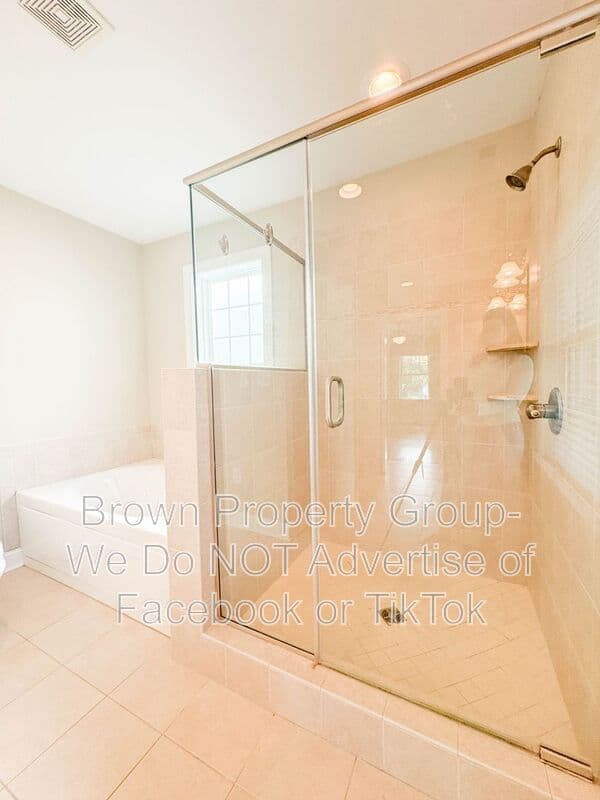 Fayetteville House: 1601 Ft. Bragg Rd