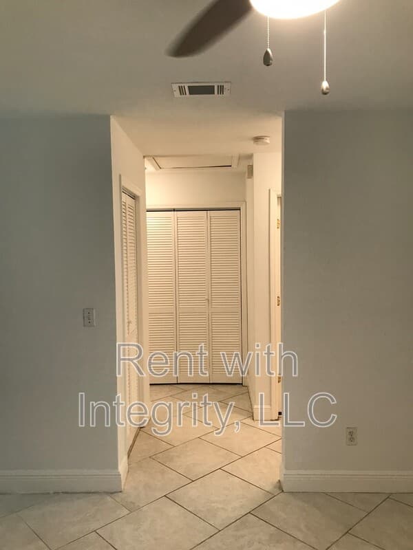 Tallahassee House: 1502-C Pullen Rd