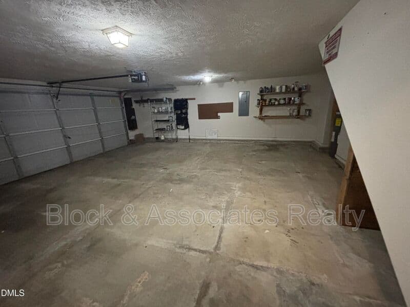 Raeford House: 337 Americana Dr