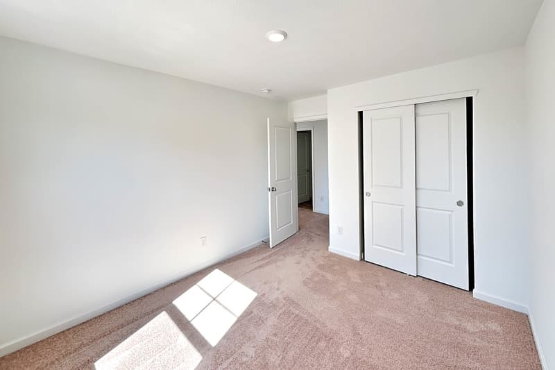 Shelbyville House: 2032 Oak Terrace Dr