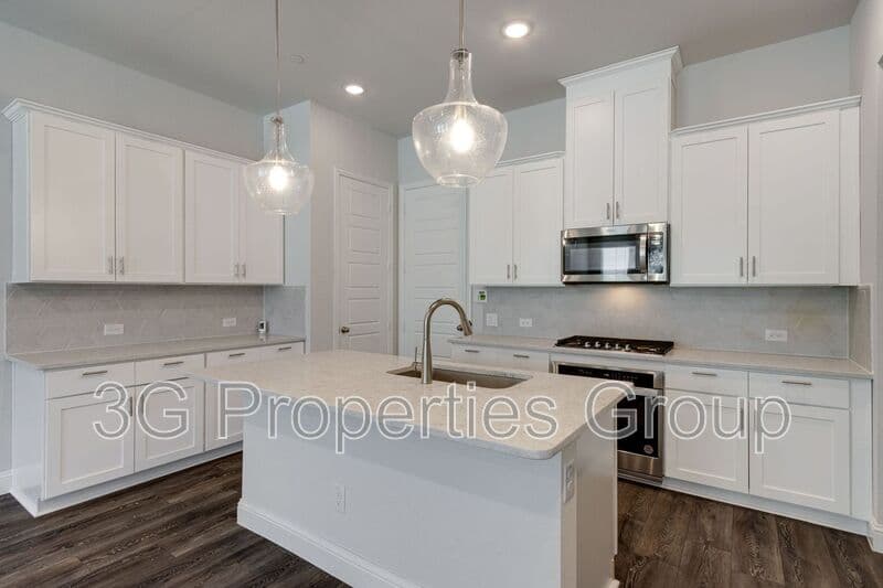Lewisville House: 344 Almanor St
