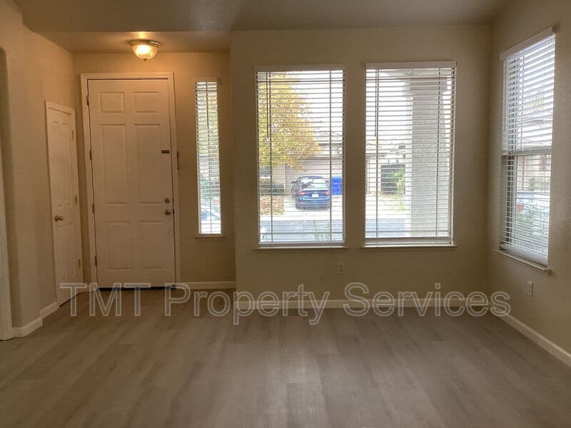 Elk Grove House: 10012 Mosaic Way