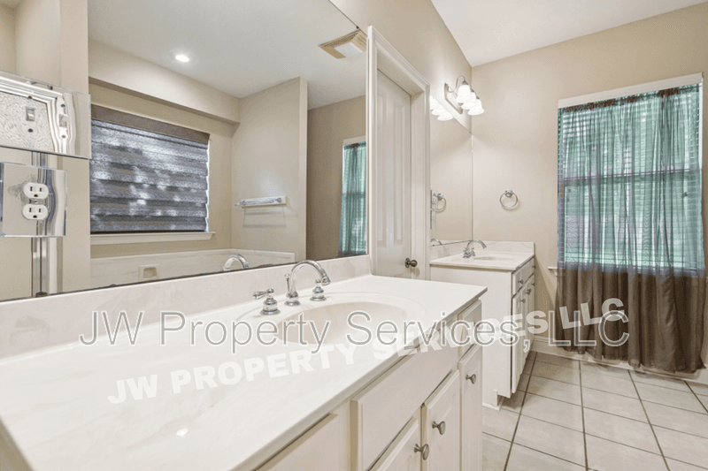 Covington House: 60 Lurline Dr