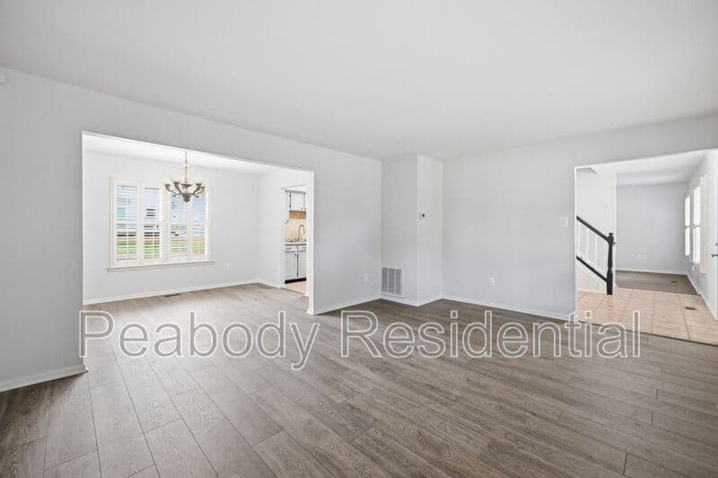 Great Falls House: 10609 Oxford Ct