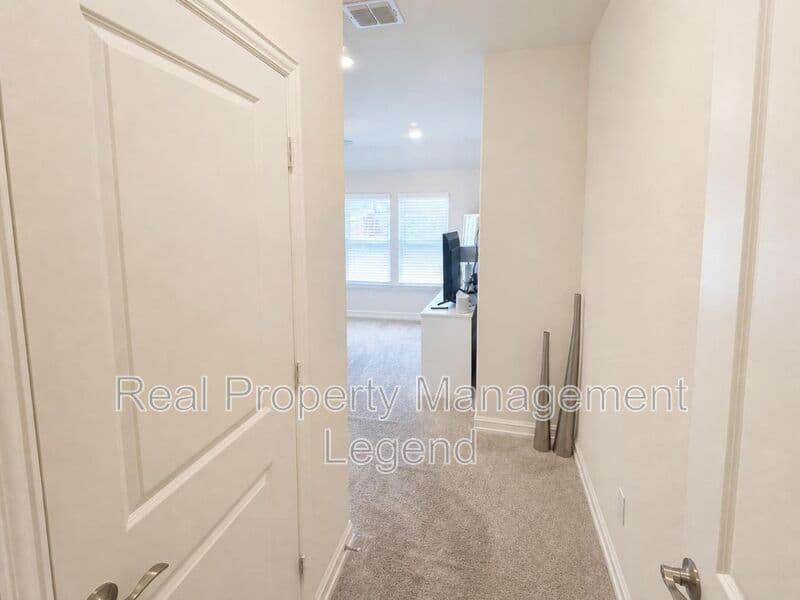 Aubrey House: 2812 Ranger Ln