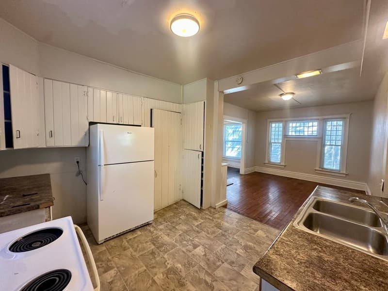 Cedar Rapids House: 1555 Park Ave SE